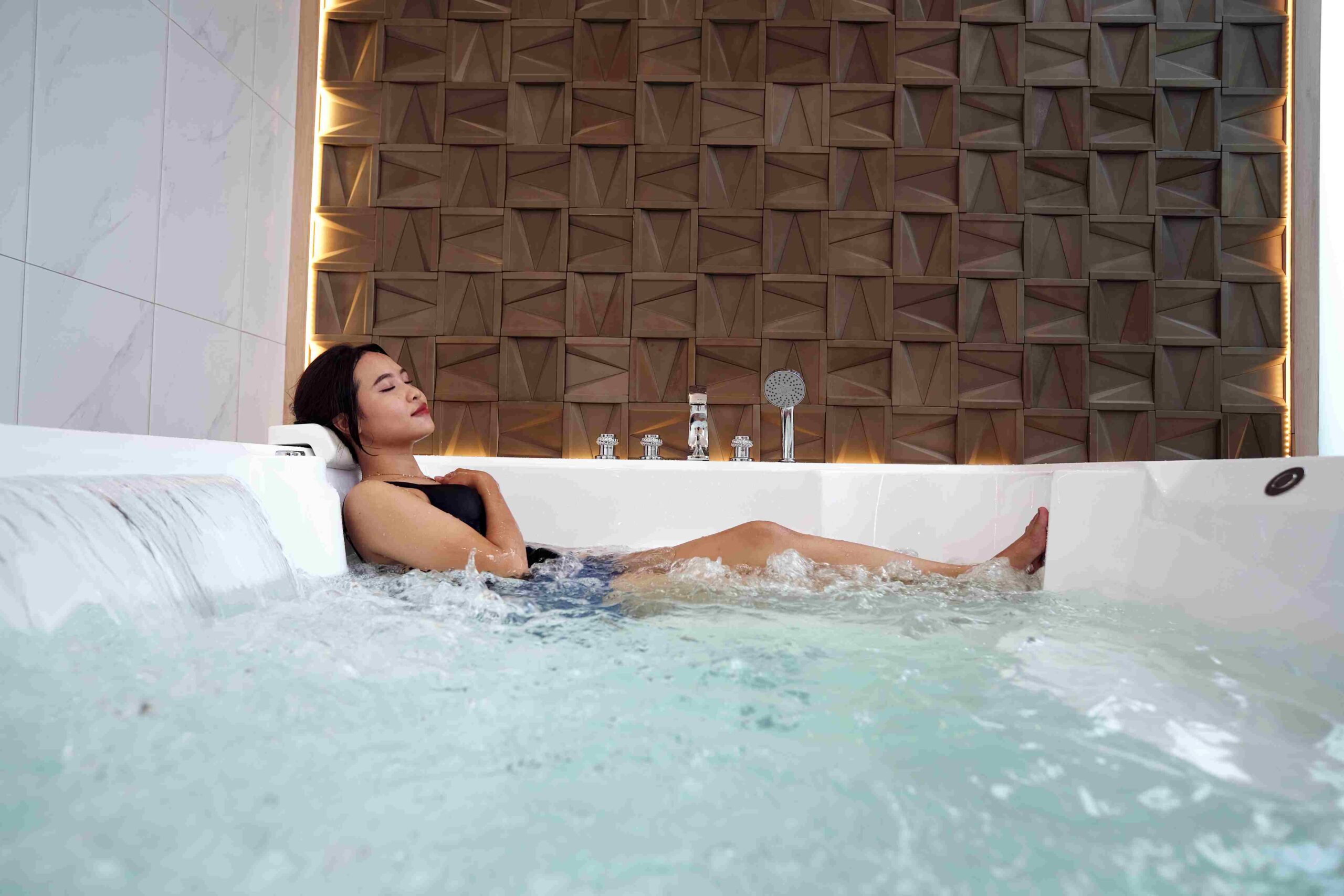 fasilitas phase 2 Jacuzzi (0)_11zon